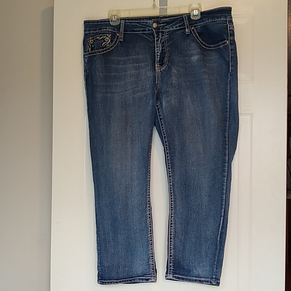 New Directions Capri jeans